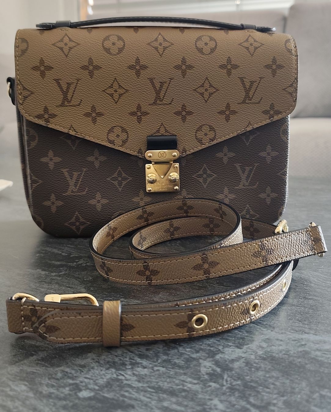 Louis Vuitton Sacs femmes: Louis Vuitton Pochette Métis Reverse – Neuf (Voir description) à Martigny par Vintage-23 2