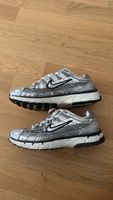 Baskets Nike P-6000 argent gris bon état général