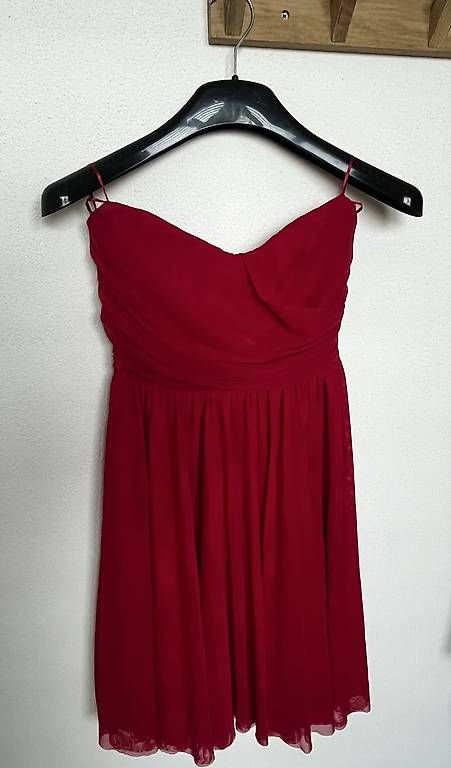 Vestiti: Abendkleid – Usato da Brittnau venduto da _livia_n_