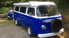 VW T2b Westfalia mit 2.0 Motor mit Aufstelldach und Anhänger