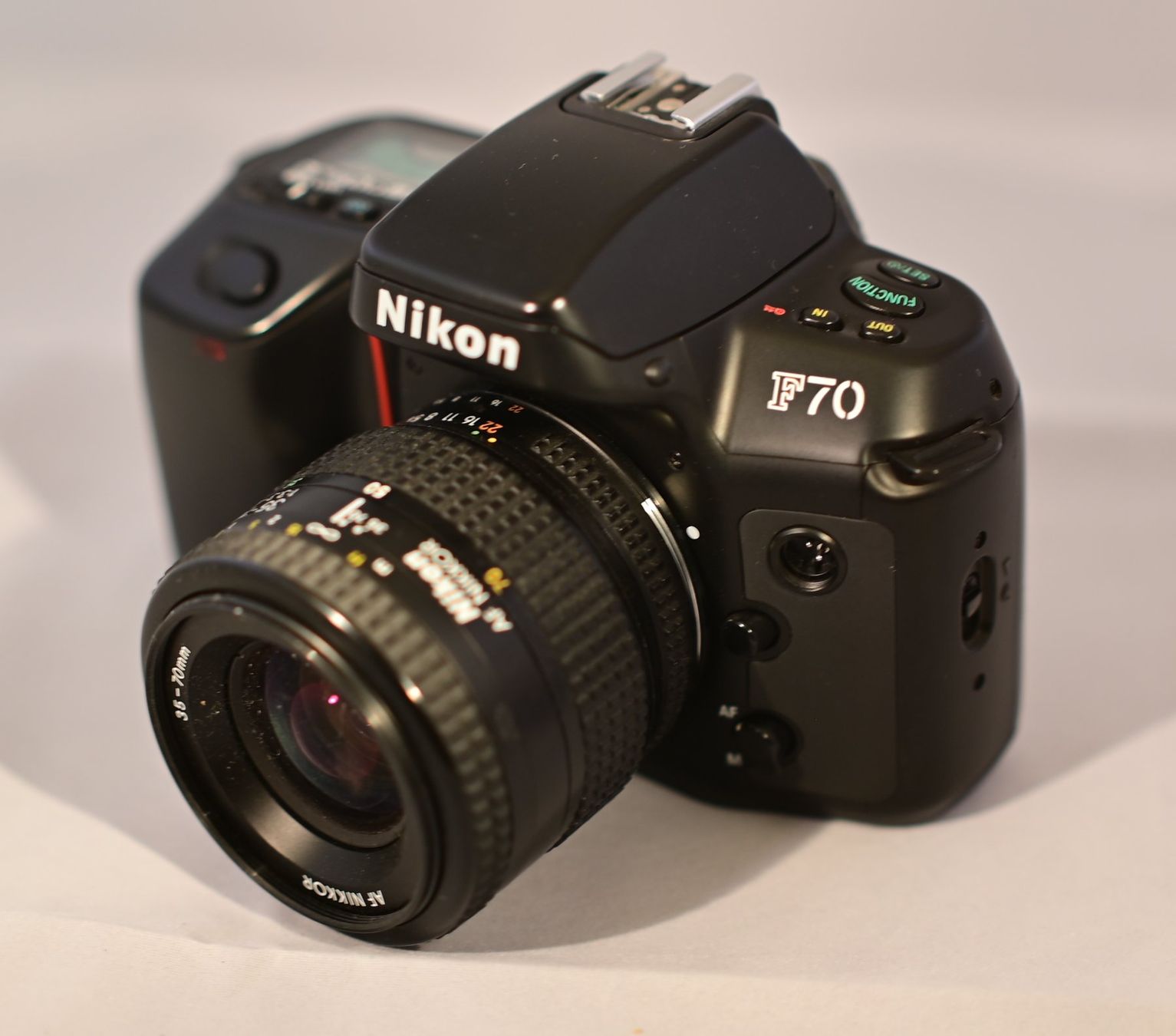 Nikon Kamera: Nikon F70 mit Objektiv – Gebraucht aus Uster von Stoessda 1