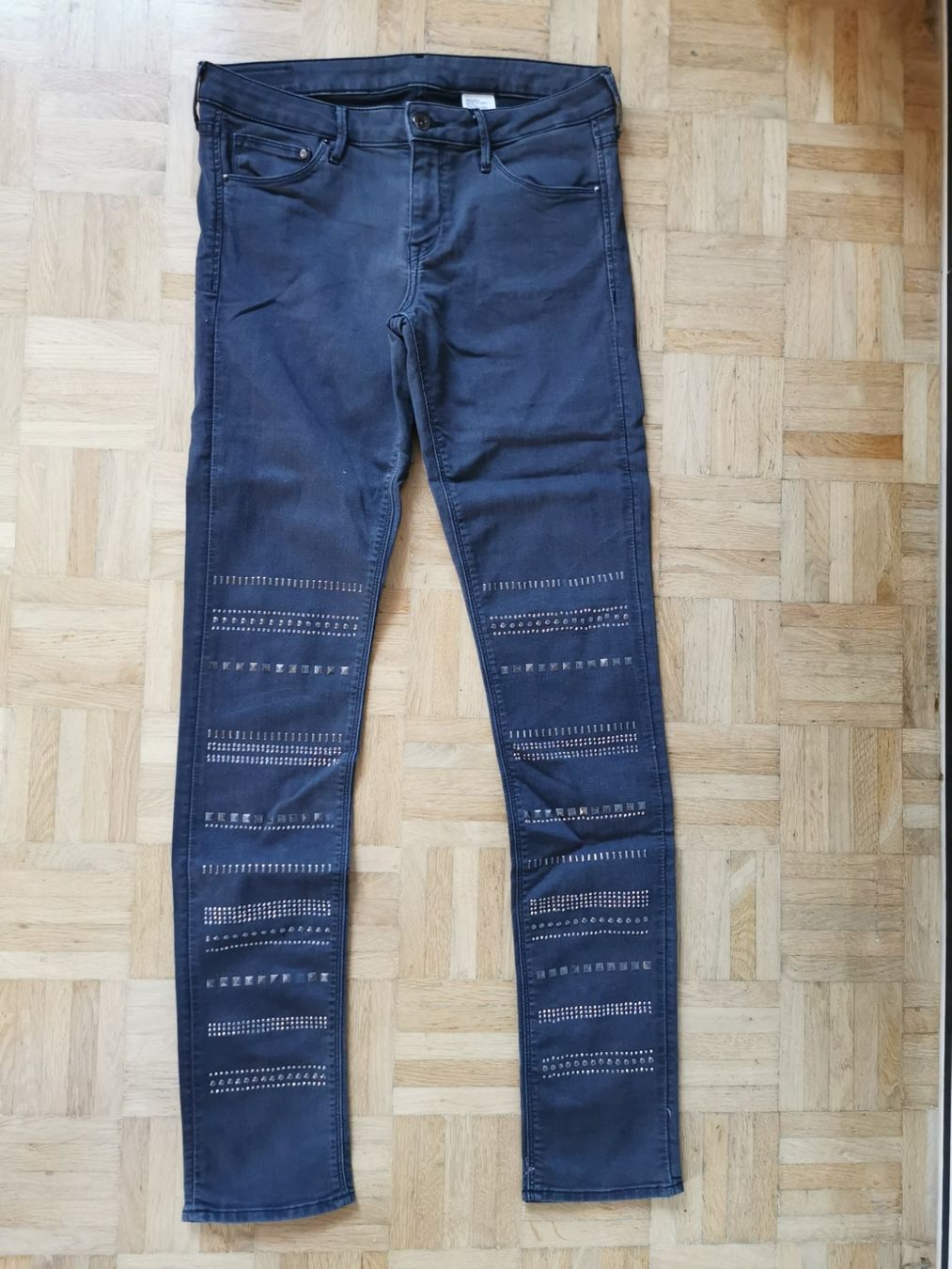H&M Jeans: Jeans H&M mit Strass Gr. 31/34 – Gebraucht aus Stäfa von flamingo_17