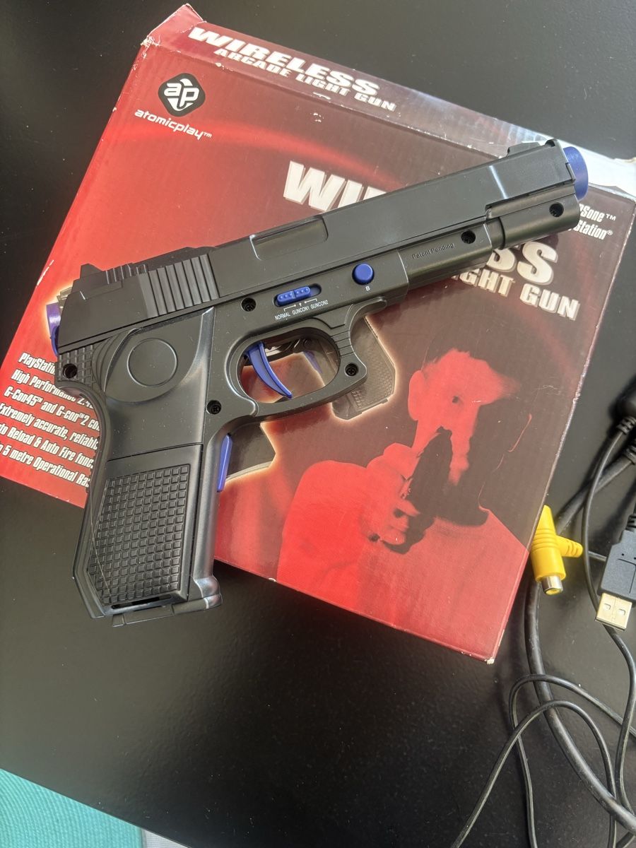 Controller: AtomicPlay Wireless Arcade LightGun für PS2 in Box – Usato da Volketswil venduto da 1970rog 1