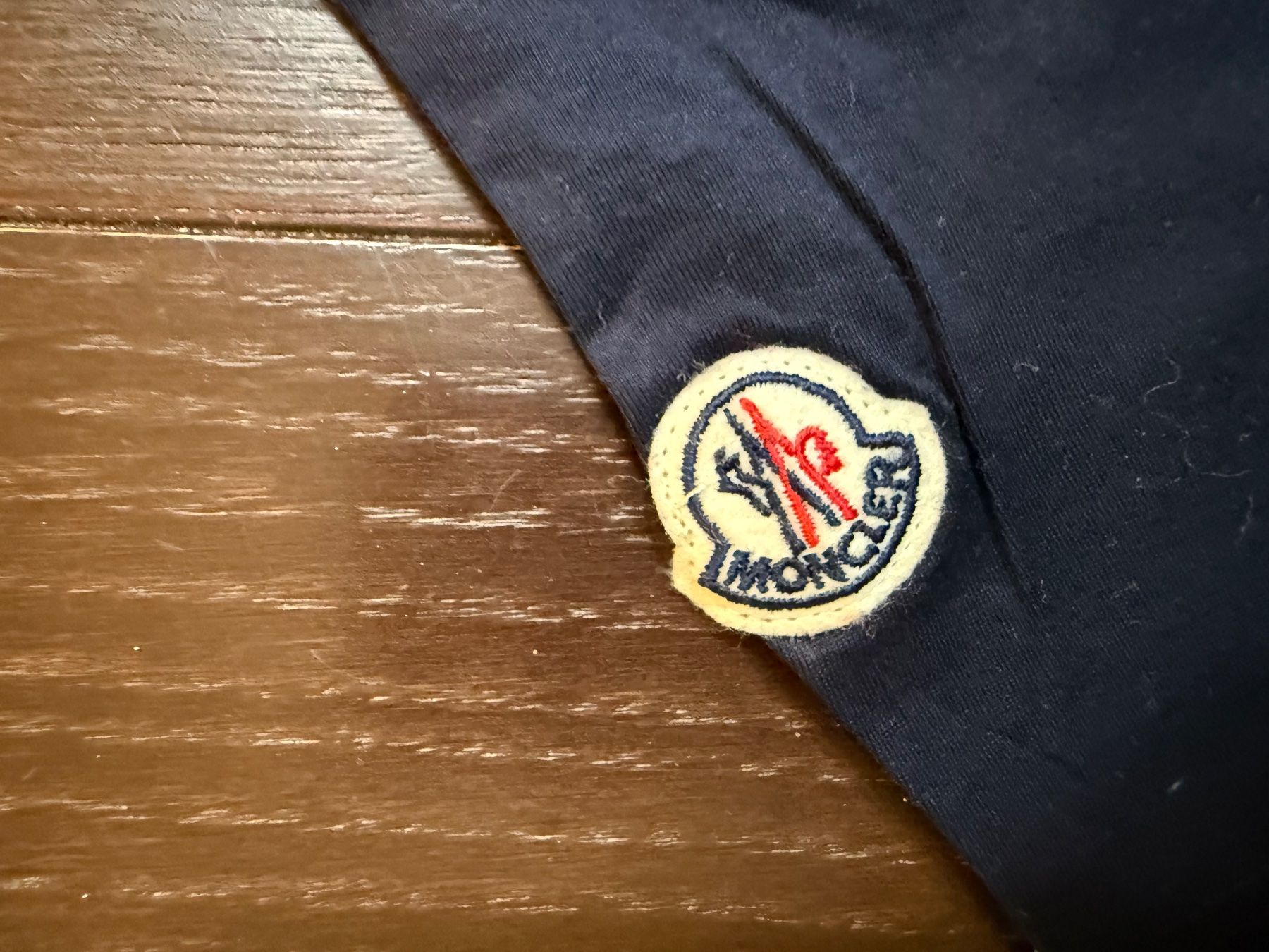Moncler T-shirt: Moncler t-shirt bleu marine – Nuovo (secondo la descrizione) da Gimel venduto da fan_8tvc 5