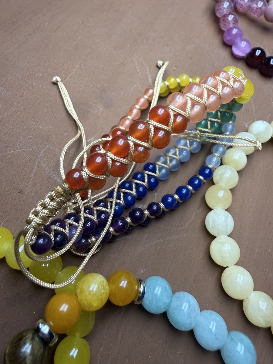 Armbänder & -reifen: Chakra bracelets gemstone bead set new 9 units – Neu und originalverpackt aus Wald ZH von Carloiten 1