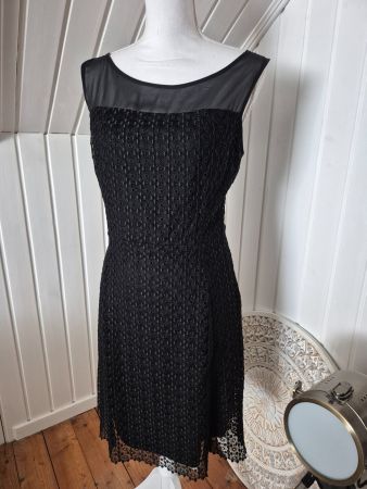F & F signature  etui kleid schwarz crochet  Grösse 44