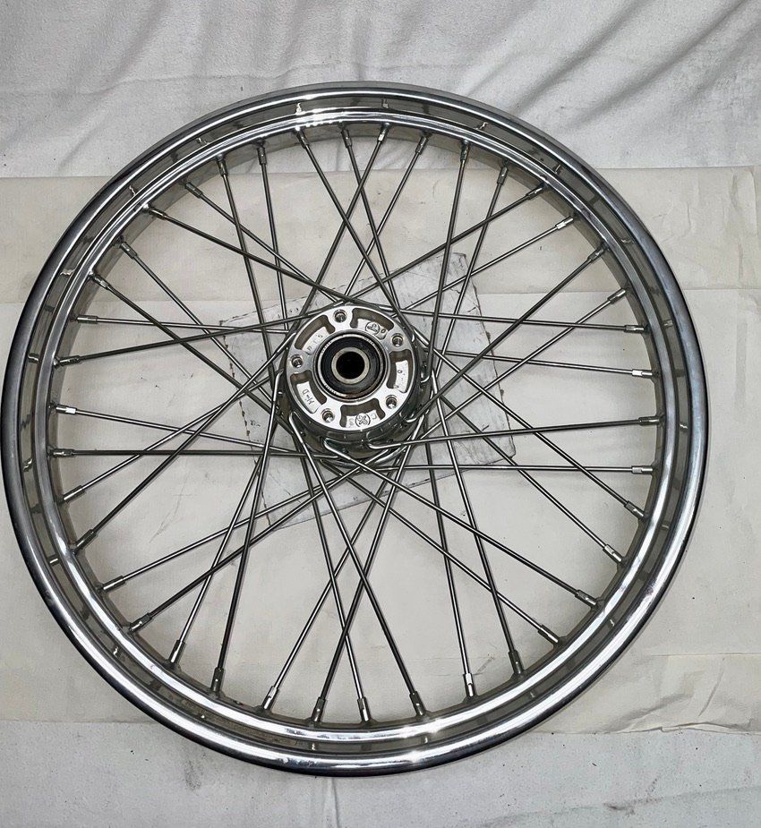 Harley-Davidson Pneus & Kompletträder: Harley Vorderrad 43700-05 – Gebraucht aus Trimmis von hajaho 1