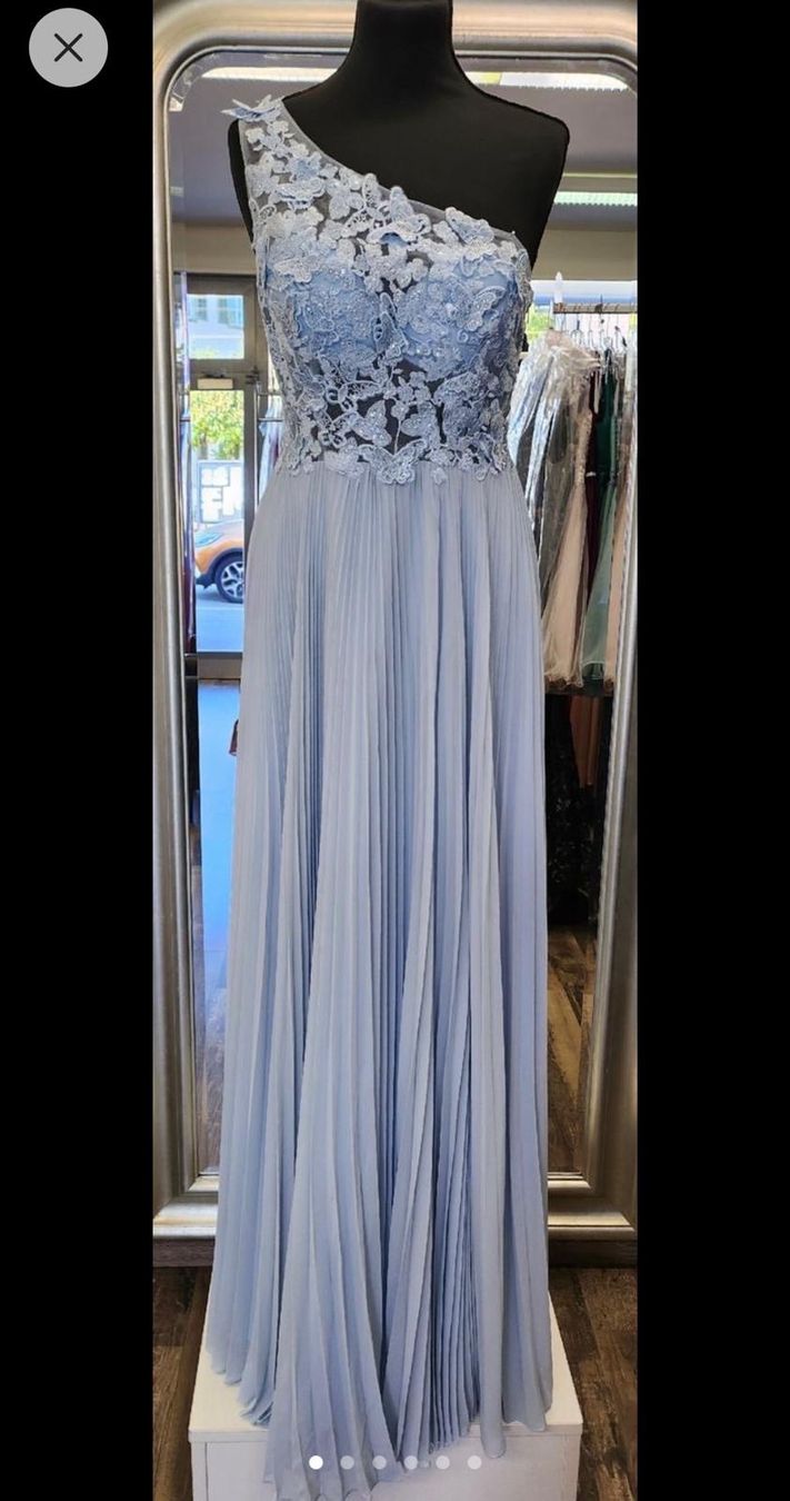 Vestiti: Abendkleid hellblau Spitze Ein-Schulter-Design Grösse 36 NEU – Nuovo e nell'imballaggio originale da Schlatt ZH venduto da INVA00