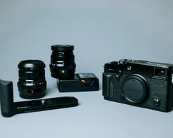 Fujifilm X-Pro2 + 23mm + 35mm + Grip