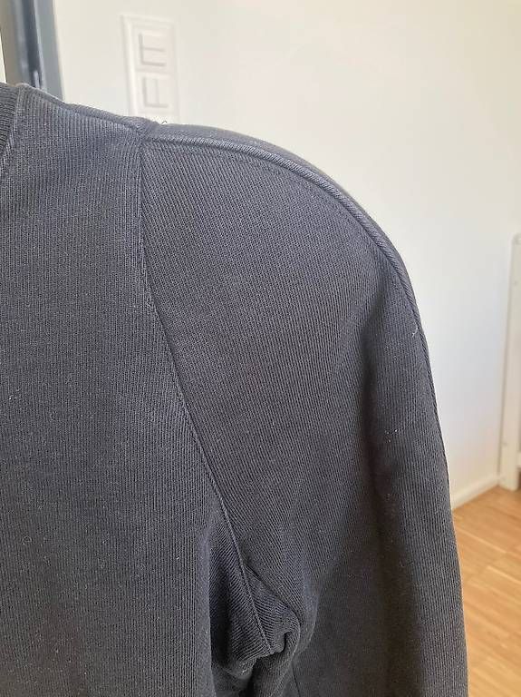 Pullover & Sweatshirts: Pullover mit Schulterpolster von tibi – Gebraucht aus Zürich von rundeshaus1 3