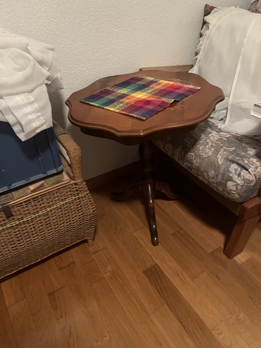 Tables: Kleiner Tisch – D'occasion à Zufikon par gia_ld5b 1