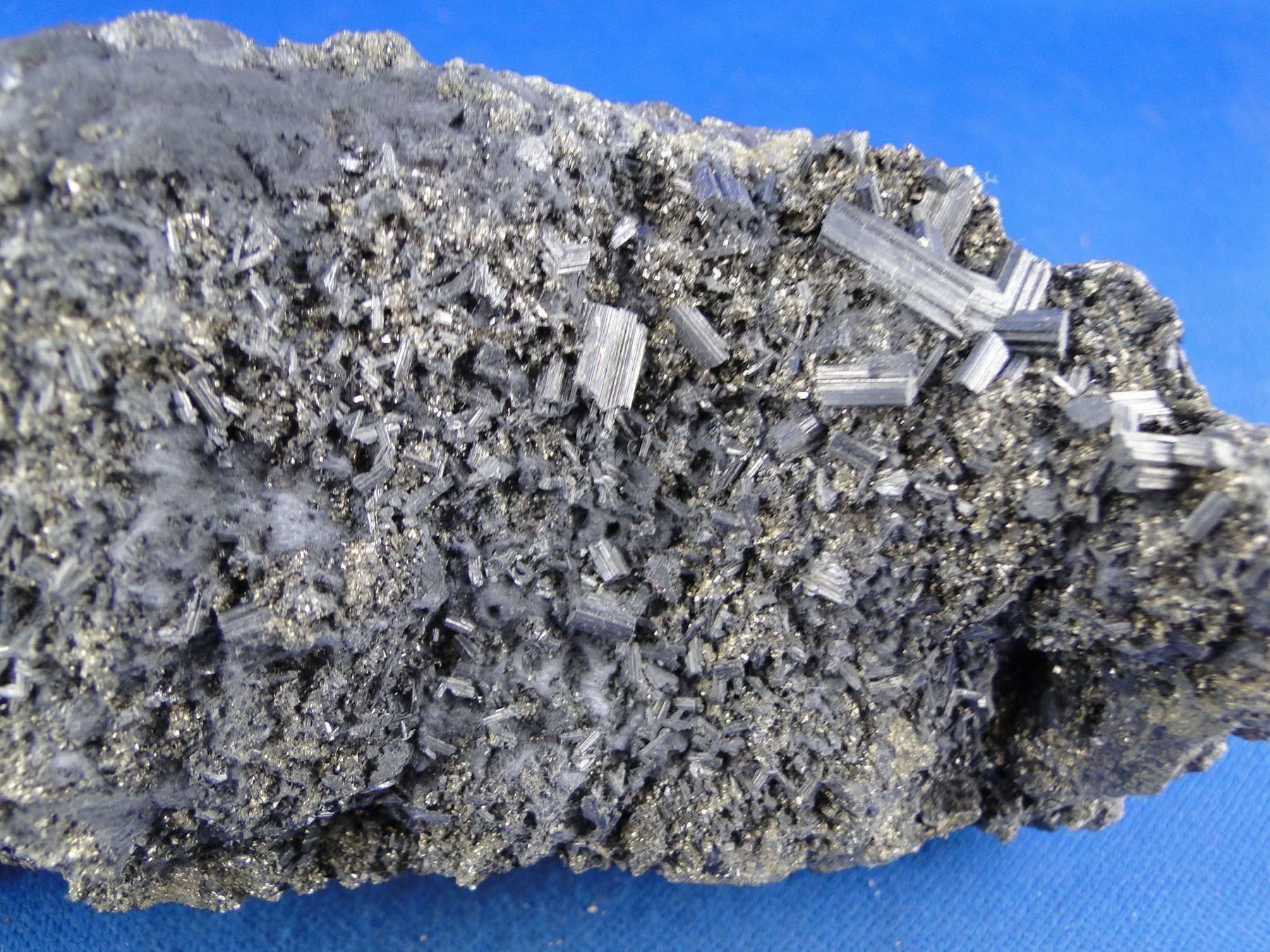 Minerali & Pietre curative: Bournonite auf Matrix mit Pyrit – Usato da Schinznach Bad venduto da Demerald 3