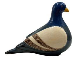 Sculpture représentant un pigeon céramique émaillée, signé