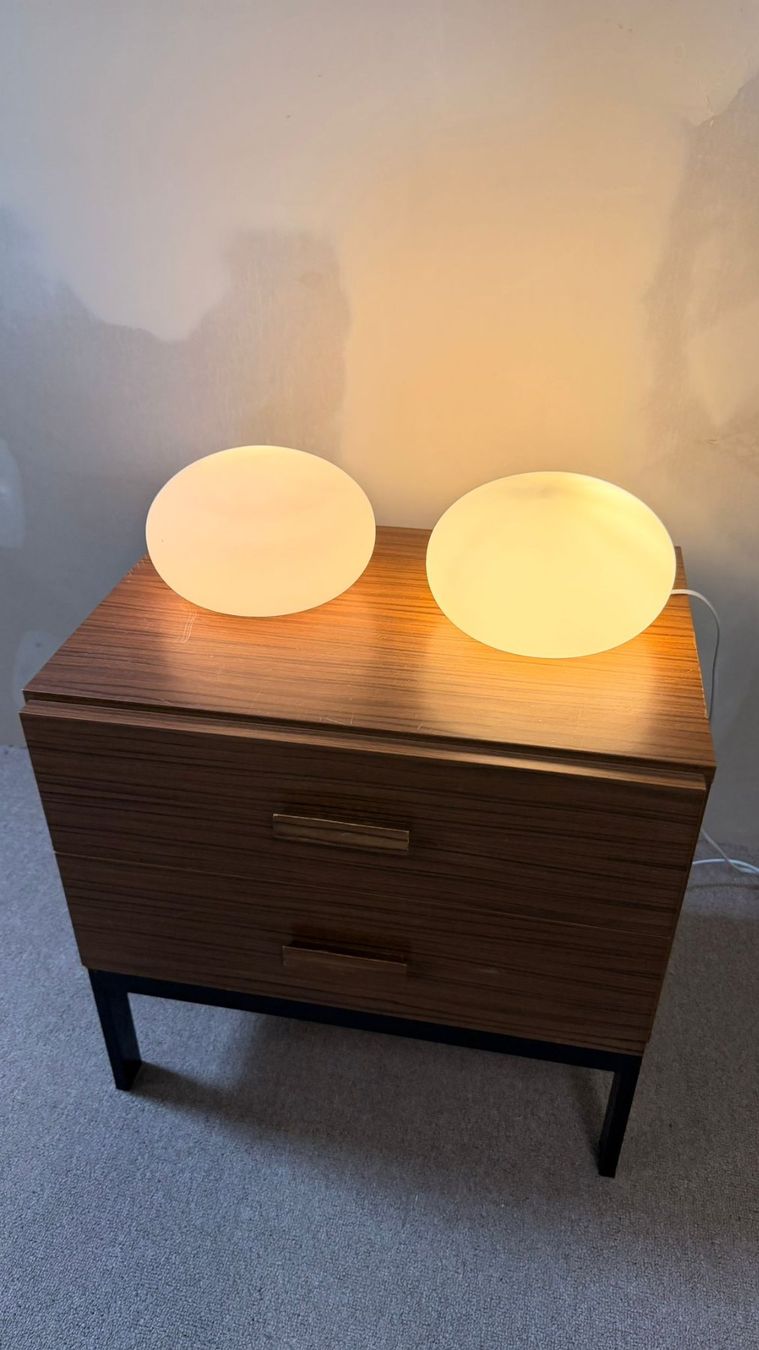 Lampade: Space Age Tischlampe in Kieselsteinform Opalglas, 2x – Usato da Rickenbach ZH venduto da Der-Insider 4