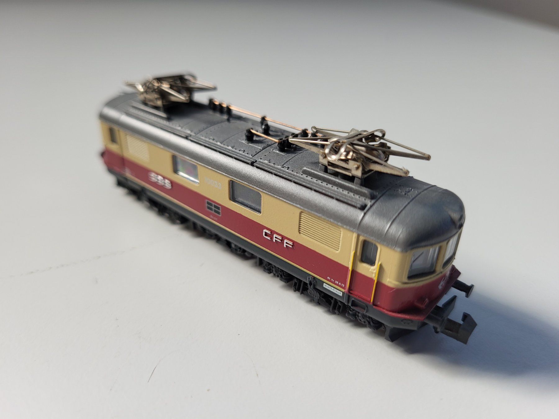 Hobbytrain Modellini di ferrovie: Hobbytrain SBB E-Lok Re 4/4 I Nr. 10033 – Usato da Brügg BE venduto da POU-BELLE 4