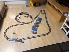 Lego Güterzug mit zusätzlichen Schienen und Weichen