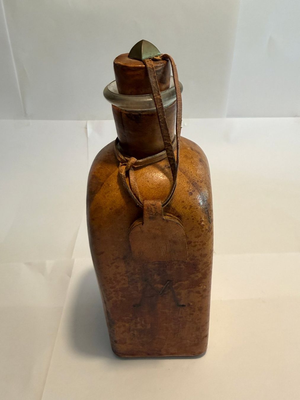 Karaffen: Whisky-Karaffe mit brauner Lederhülle, Spanien, 26 cm – Gebraucht aus Zürich von Andreae_ZH 2