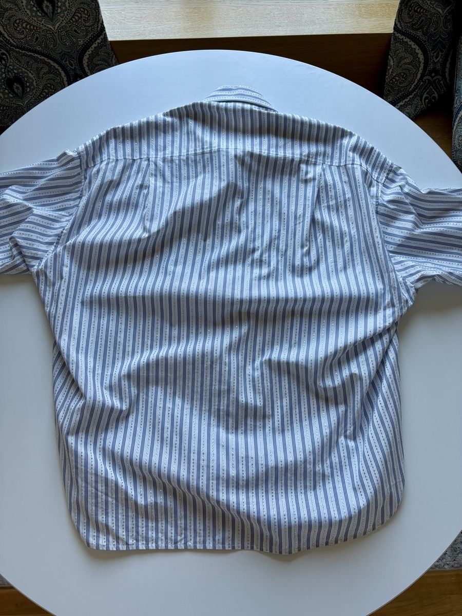Sandro Chemisiers: Sandro oversized Bluse gestreift mit Strass-Steinchen – D'occasion à St. Gallen par maryloewe 3