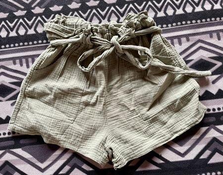 Hell grün Short 
