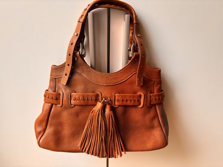 Ledertasche mit Quasten