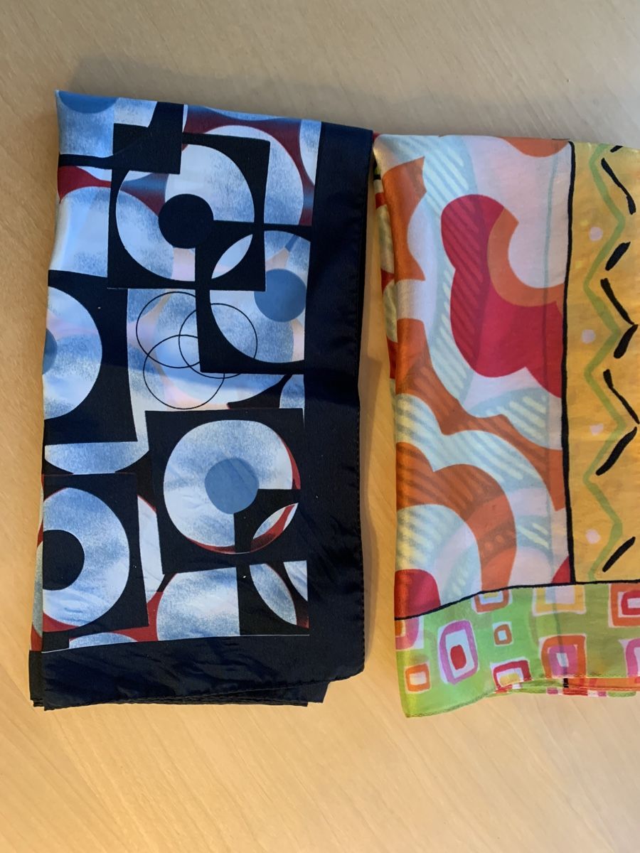 Foulards, Tücher & Schals: 2 Nicki-Tücher/Halstücher, bunt gemustert – Gebraucht aus Galgenen von Waldliesel