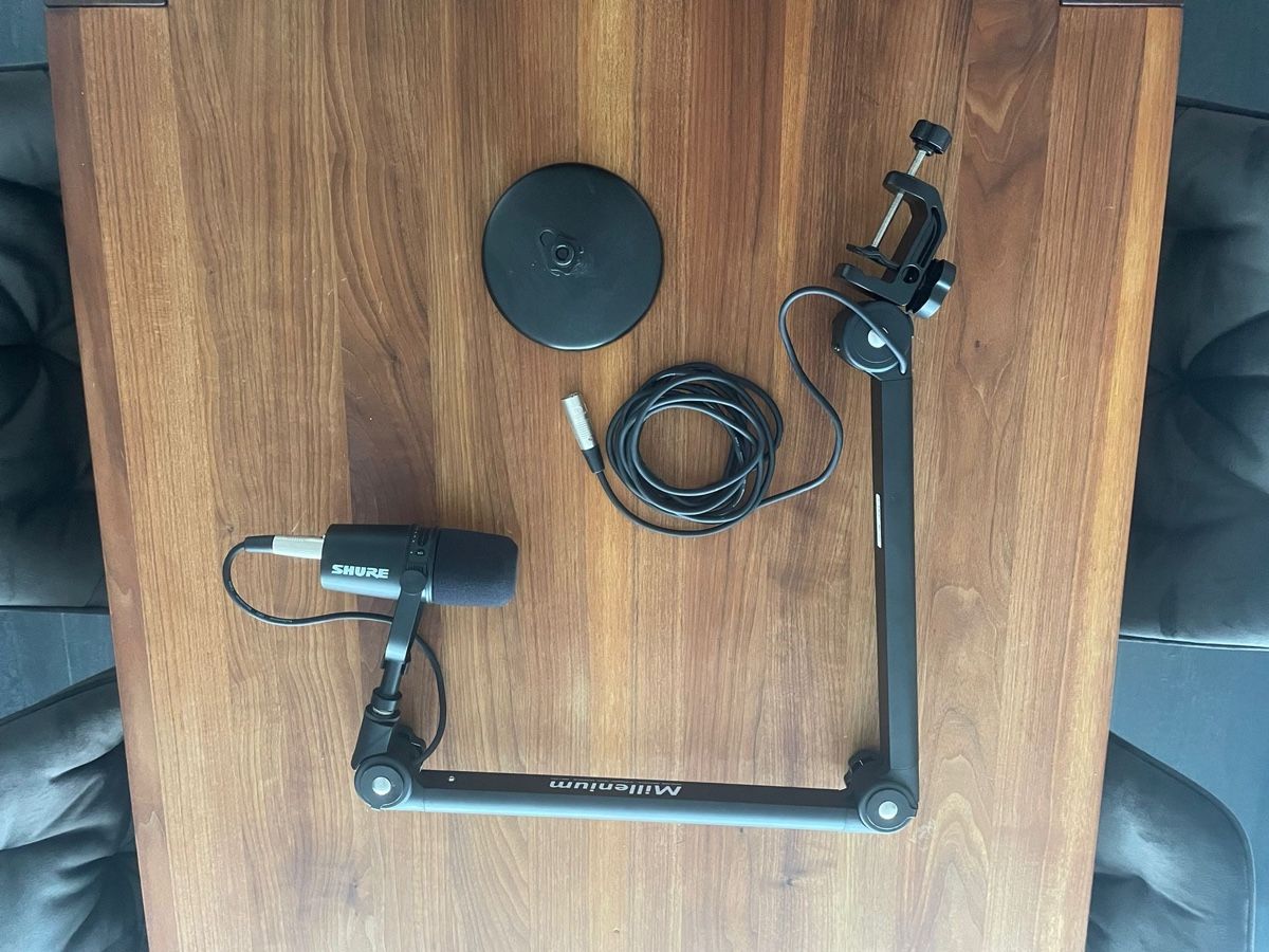 Shure Microfoni: Shute MV 7 Black mit Mikrofonarm Millenium DS200 Black – Usato da Grenchen venduto da Juliana011 1