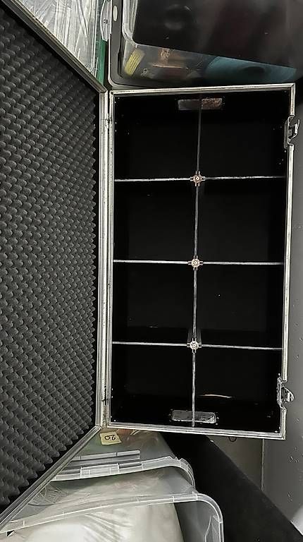 Valises de voyage: Aluminium Flightcase mit Fächern – D'occasion à Birmensdorf ZH par Khemir9