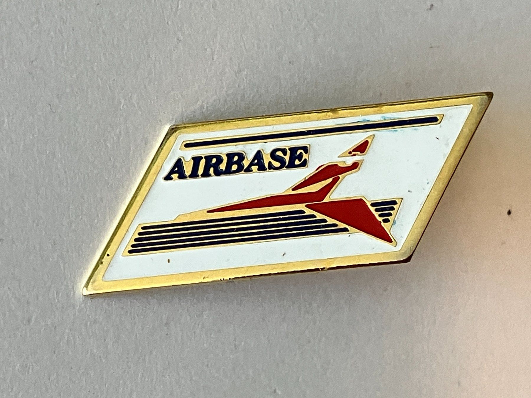 Placchette & Badge: 1 Pin Airbase – Usato da Basel venduto da djwwpp