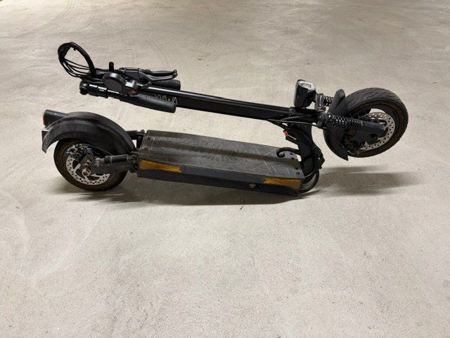 Scooter: E-Scooter Vmax R25 schwarz Gebraucht – Usato da Wil SG venduto da PUMA039 3