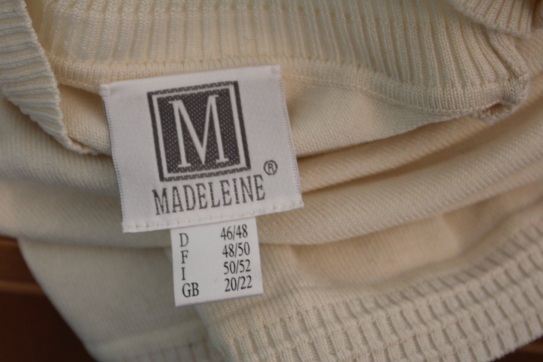 Madeleine Maglioni & Felpe: Seidenpullover von *MADELEINE* – Usato da Schaan venduto da antikes_und_kurioses 4