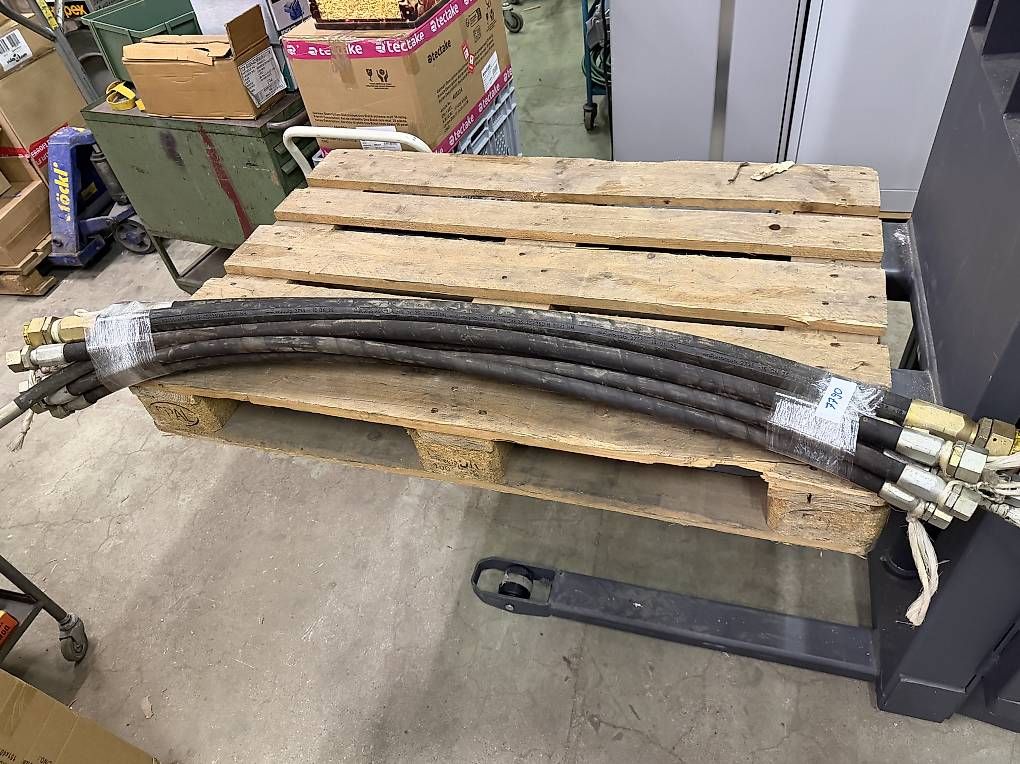 Escavatori: 11 Stk div Hydraulikschläuche ca 140cm lang – Usato da Necker venduto da liq24 8