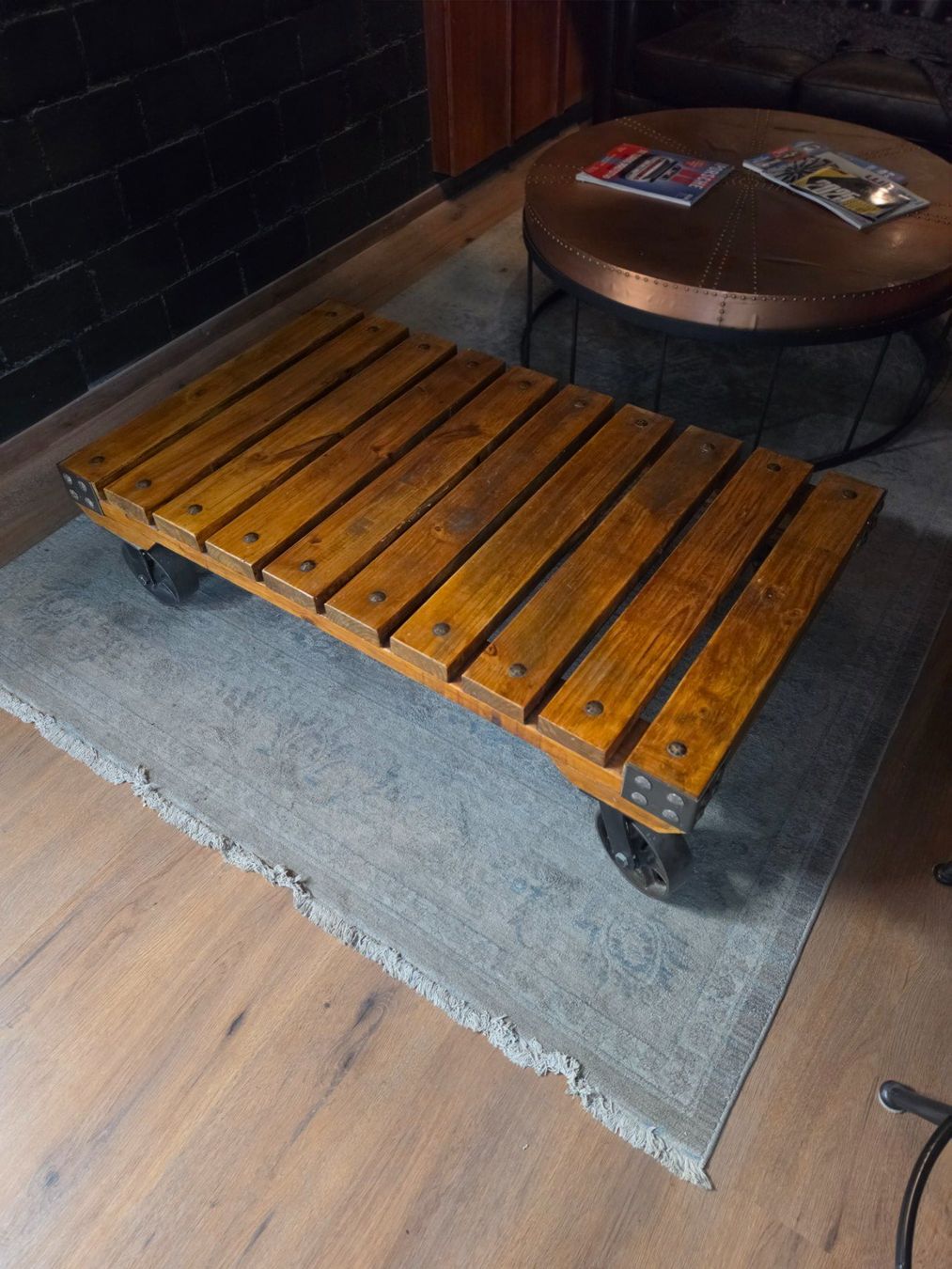 Tables: Couchtisch Holz auf Rollen Industrie Design ... – D'occasion à Rümlang par alb_528d