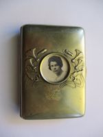 Écrin à cigarettes Art Nouveau avec portrait en alpacca