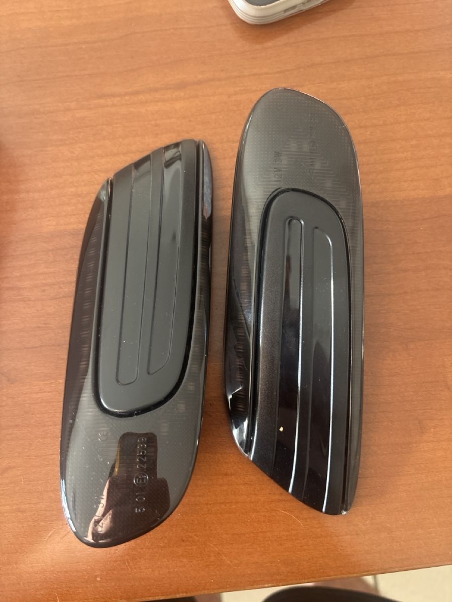 Tutti pezzi di ricambio auto: Indicatore di direzione laterale a led  – Usato da Figino venduto da mat_2r6c
