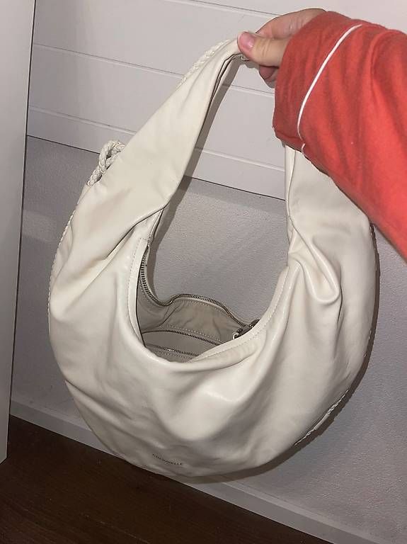 Taschen für Damen: Coccinelle Roundbag weiss  – Gebraucht aus Binz von Liv.doswald 1