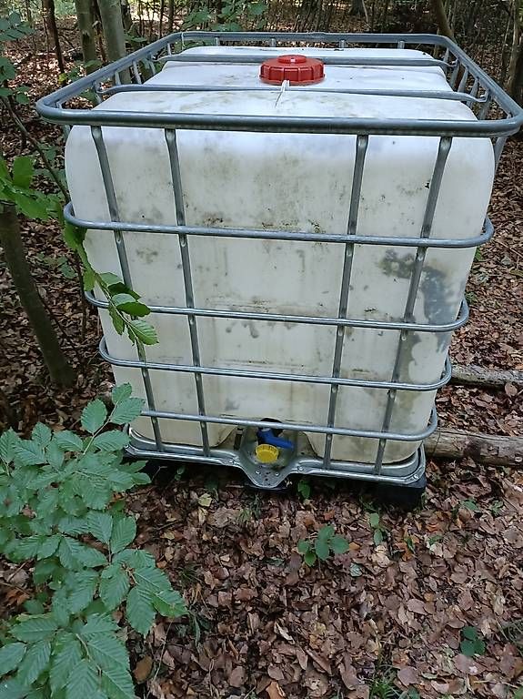 Tränken & Tröge: Wassertank für Garten  – Gebraucht aus Hausen AG von Topas0 1
