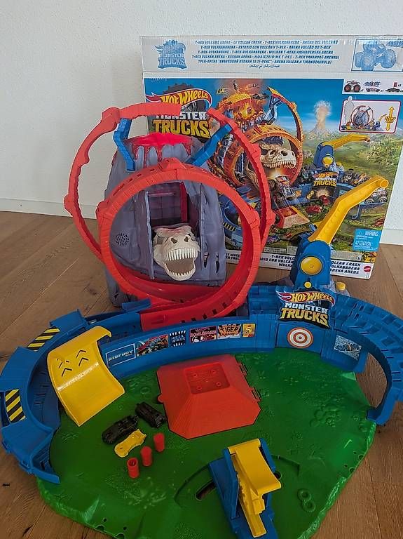 Giocattoli: Hot Wheels Monster Trucks Bahn T-Rex Vulkan Arena – Usato da Stansstad venduto da lengsi 3