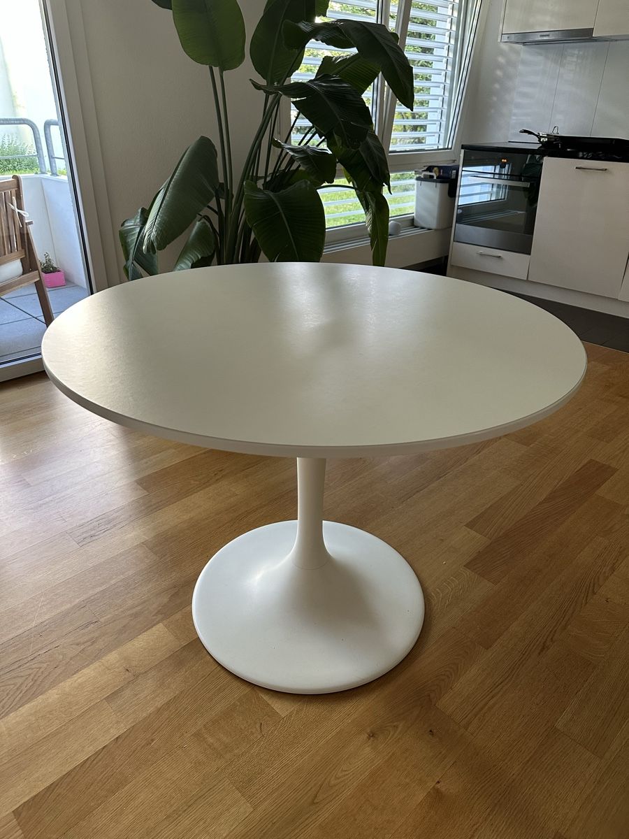 Ikea Tische: Ikea Docksta Tisch – Gebraucht aus Zürich von Zane99