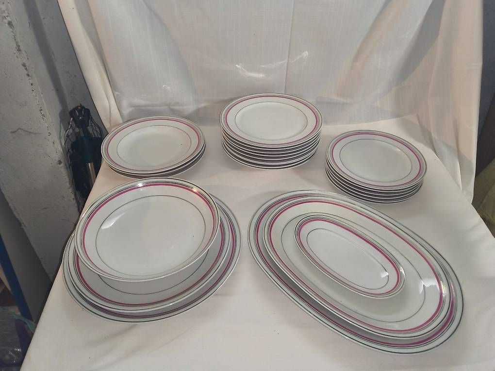 Set di piatti: Service Porcelaine de Limoges – Usato da Lausanne venduto da ber_qk5j