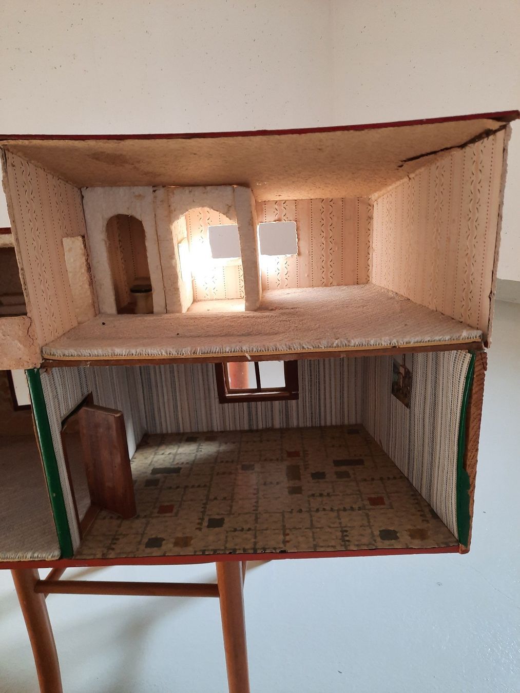 Case e mobili per bambole: altes Puppenhaus – Usato da Winterthur venduto da Namo1 1