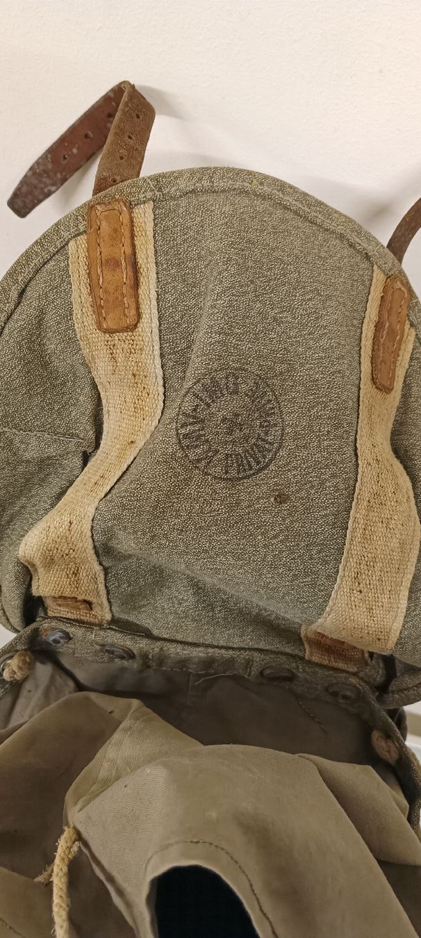 Schweizer Armee Zaini: Schweizer Militär Rucksack & Zubehör Set  – Usato da Pfäffikon ZH venduto da K-V-M 3