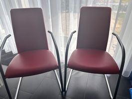 Zwei Freischwinger Armlehnstühle Echtleder rot