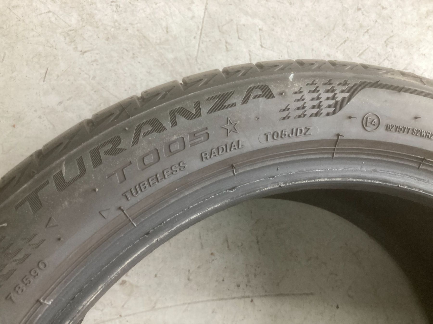 Bridgestone Pneus & Kompletträder: 225/45R17 Sommerpneu Bridgestone – Gebraucht aus Cham von WB2223 2