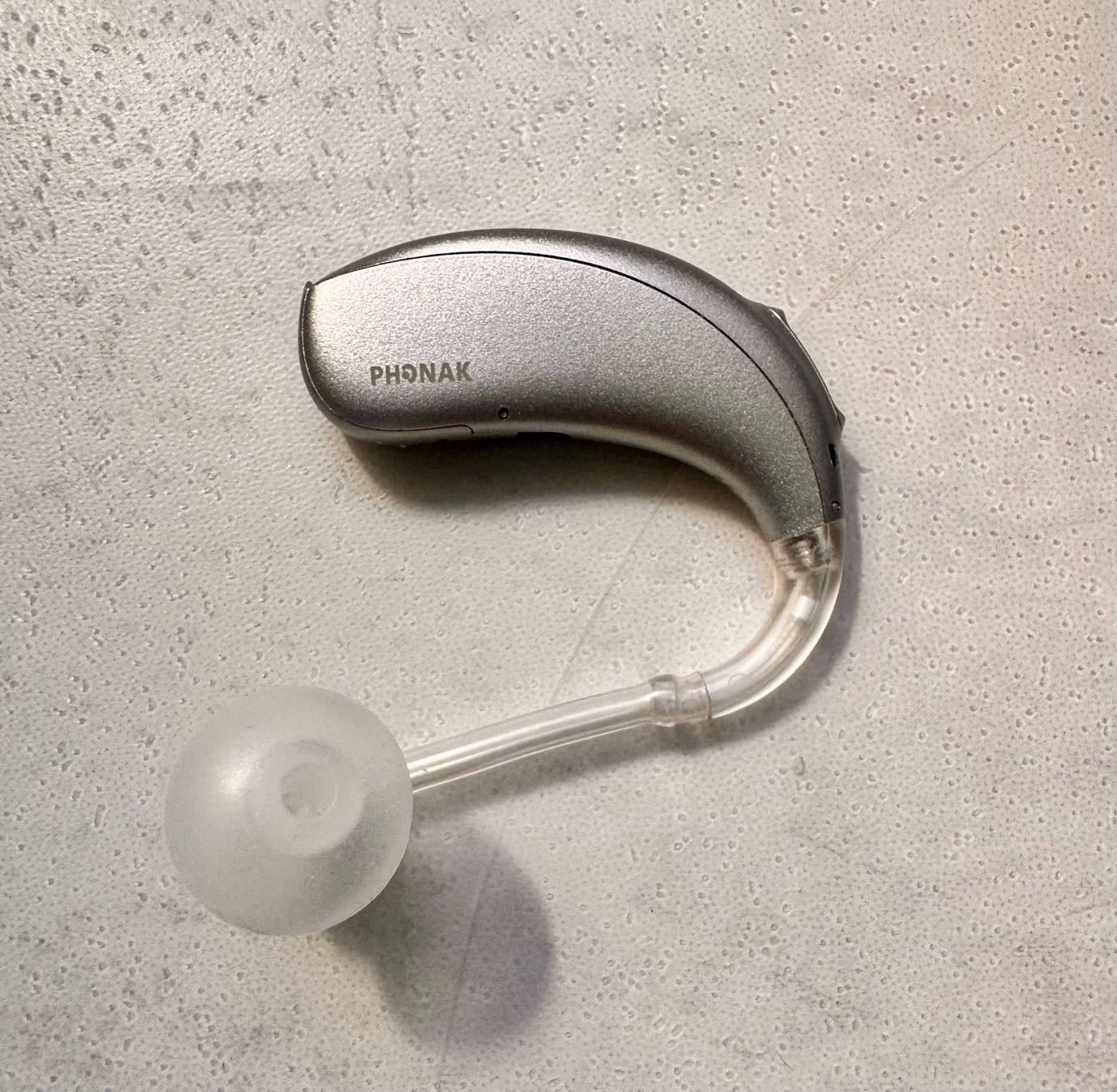 Phonak Medizinische Geräte: Phonak Terra+ BTE-UP Hörgerät Links – Gebraucht aus Hermetschwil-Staffeln von Sigmund57