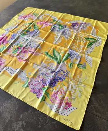 Valentino foulard en Soie Jaune - Fleurs 💐 