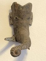 Einzigartige, aus Baumwurzel gefertigte Holzmaske, Nepal