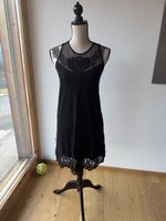 Schickes, schwarzes Guess Kleid mit Spitze, Grösse S