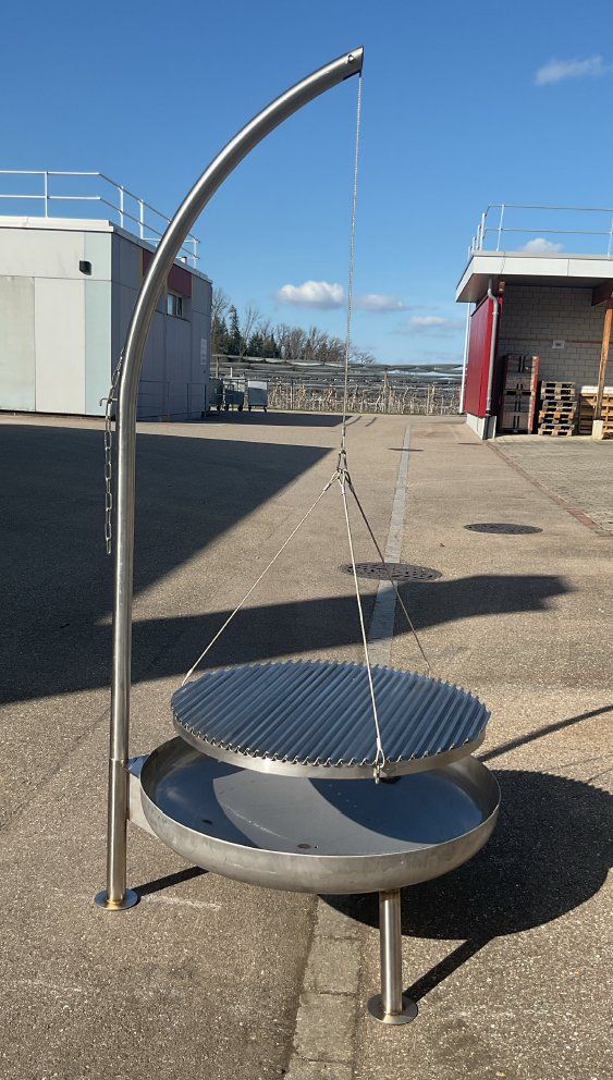 Griglie: Galgen-Grill Chromstahl 80cm – Nuovo (secondo la descrizione) da Niederdorf venduto da DieMetallbauer 1