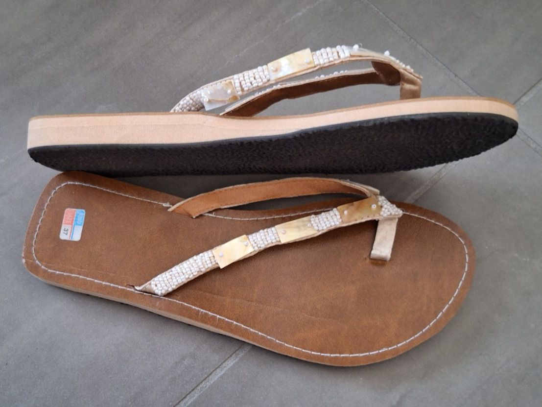 Damenschuhe: Damen Flip-Flops mit Perlmutt- und Perlendetails Gr. 37 – Gebraucht aus Märstetten von activemember 1
