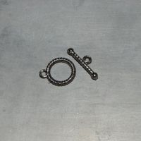 Knebelverschluss rund metallgrau mit Gewinde-Motiv